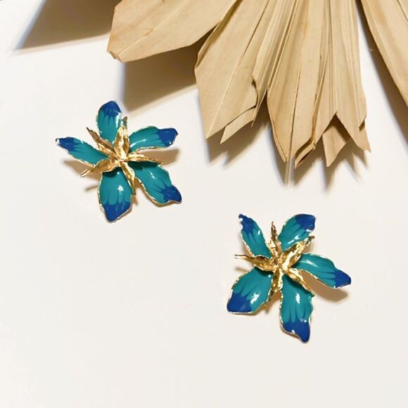 Anthropologie Jewelry - Anthro blue flower earrings #457